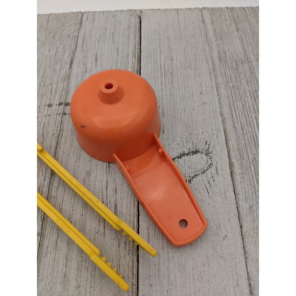 Vintage Tupperware Set 877 885 1299 Mini Funnel Lettuce Corer Toast Grabber - Picture 6 of 11